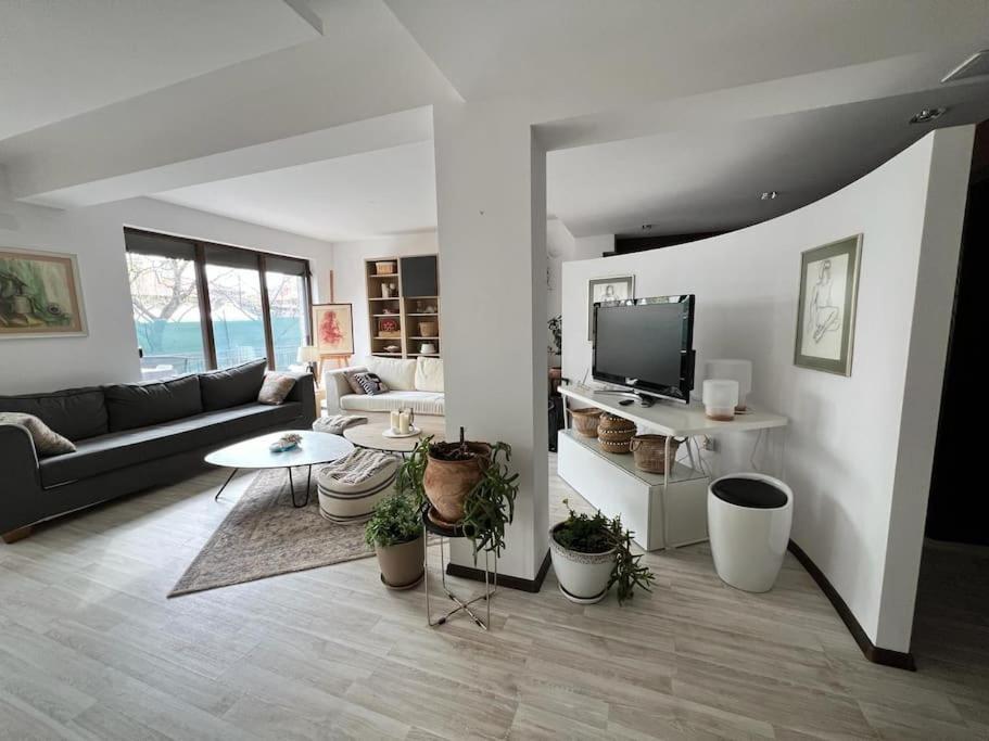 Kazanlak Large Guest House Apartment Near The Center With Full Kitchen & Dining Room, King Beds, Garden Patio, Free Parking & Self Check-In 외부 사진