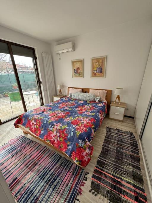 Kazanlak Large Guest House Apartment Near The Center With Full Kitchen & Dining Room, King Beds, Garden Patio, Free Parking & Self Check-In 외부 사진