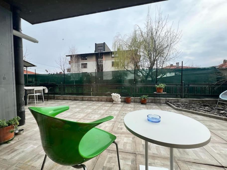 Kazanlak Large Guest House Apartment Near The Center With Full Kitchen & Dining Room, King Beds, Garden Patio, Free Parking & Self Check-In 외부 사진